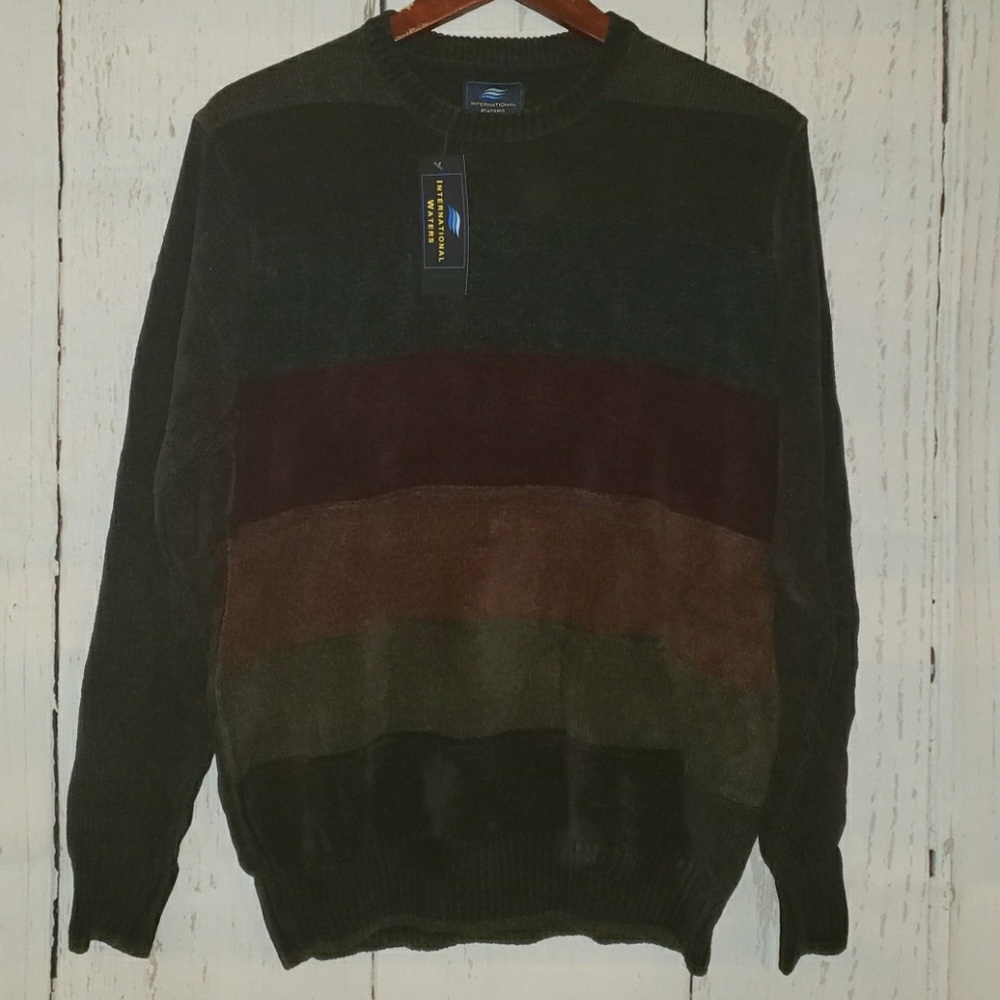 International waters sweater size m